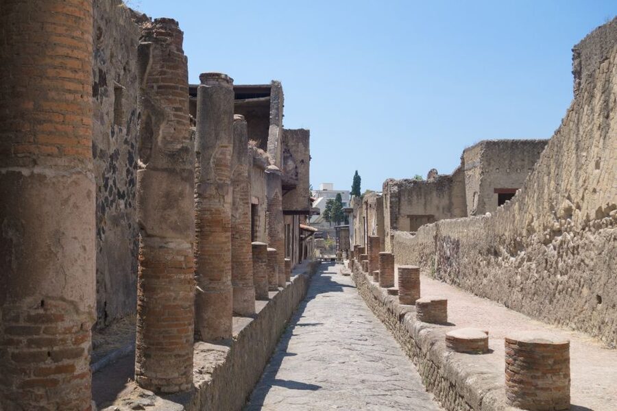 Herculaneum 2-Hour Private Guided Tour - The start: meeting at Herculaneum and getting inside fast