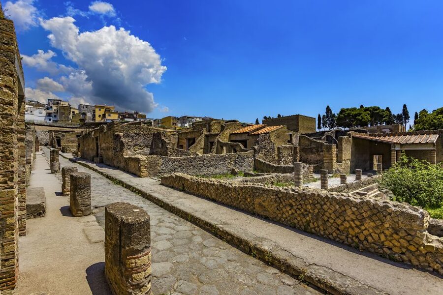 Herculaneum 2-Hour Private Guided Tour - Understanding the eruption: closer to Vesuvius, buried deeper
