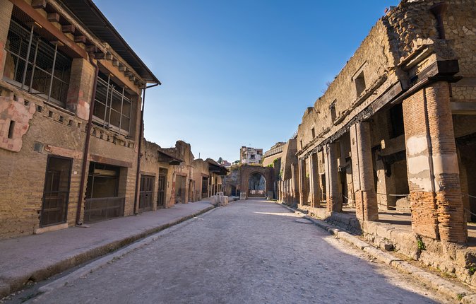 Herculaneum Private Tour with an Archaeologist - Stop-by-stop: 11 spaces that turn ruins into daily life