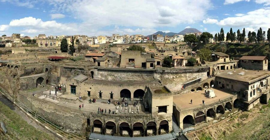 Herculaneum: Skip-the-Line Entry Ticket with Audio Guide - Villas, Frescoes, and Doors: Your Main Mission Here