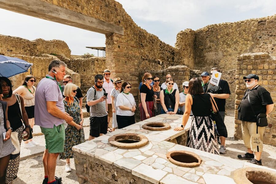 Herculaneum: Skip-the-Line Guided Tour with Archaeologist - How the guide turns the houses into real homes