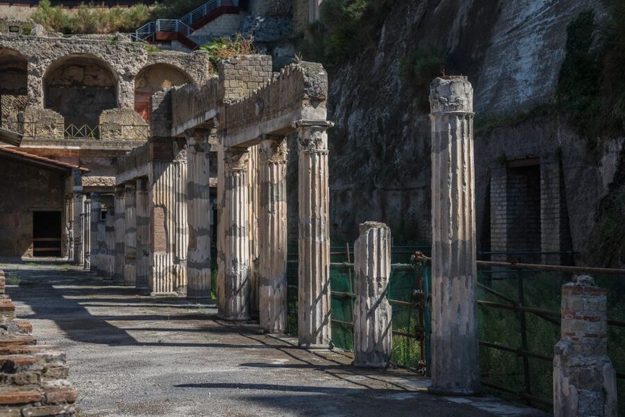 Herculaneum: Skip-the-Line Guided Tour with Archaeologist - The preserved art and materials: why this site feels different from Pompeii