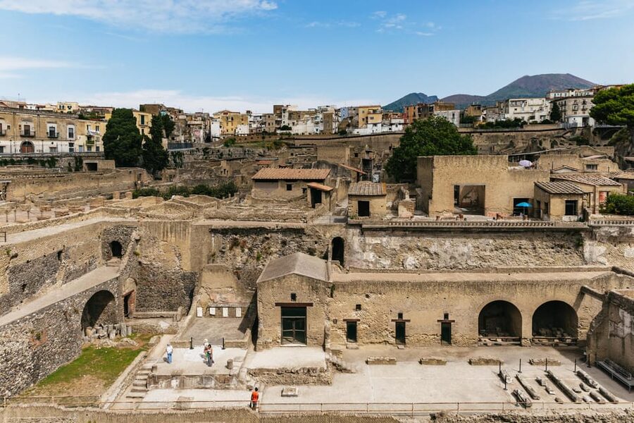 Herculaneum: Skip-the-Line Guided Tour with Archaeologist - Group size, headsets, and why you should stand where you can hear