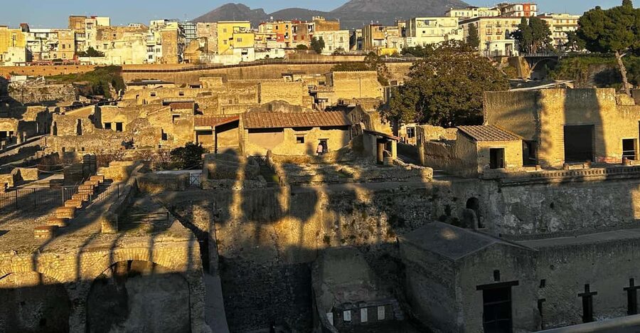 Herculaneum - Small Group Tour (admission included) - The eruption story: how Vesuvius buried a city under 60 feet of ash