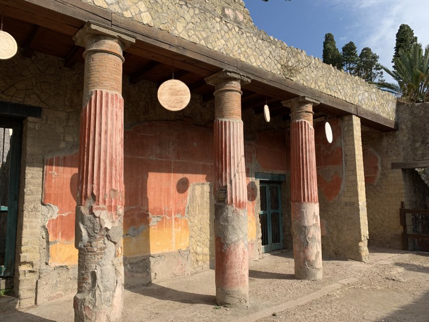 Herculaneum: Tickets & Tour with a Local Archaeologist - Herculaneum’s real superpower: what the volcano preserved