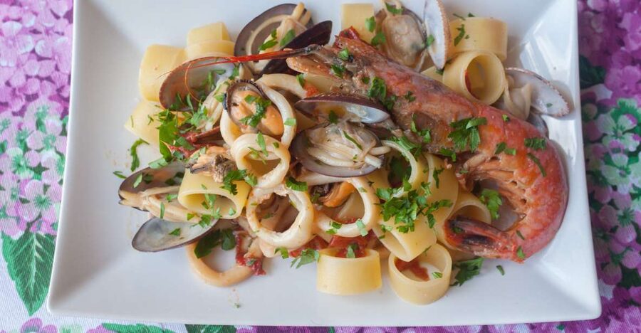 Ischia: Dining Experience at a Local's Home - The 3-Hour Flow: From Doorbell Welcome to Four Courses