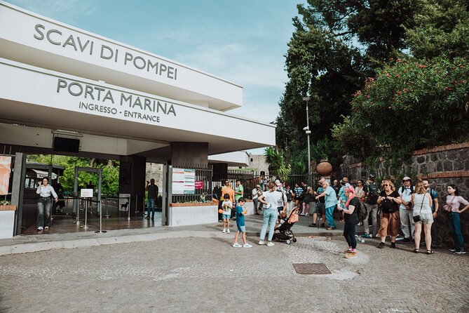 Mount Vesuvius Tour from Pompeii Led by an Expert Guide - The minibus ride from Pompeii, and why it matters