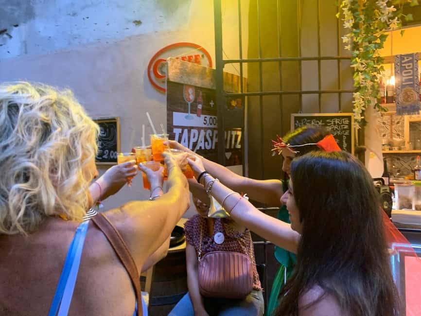 Naples: Bachelorette Party with Insolitaguida - Naples bachelorette, but make it a treasure hunt