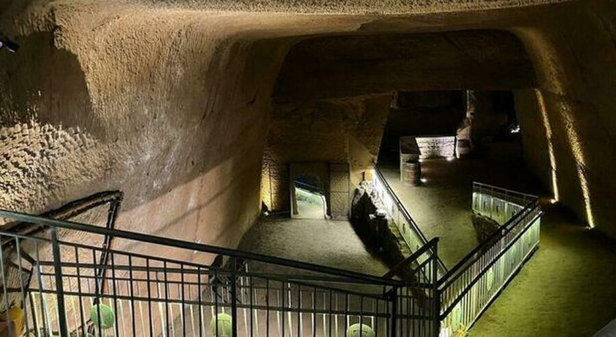 Naples: City and Lapis Museum Tour with an Archaeologist - San Lorenzo Maggiore Glass Floor and the Challenge of Seeing What Matters