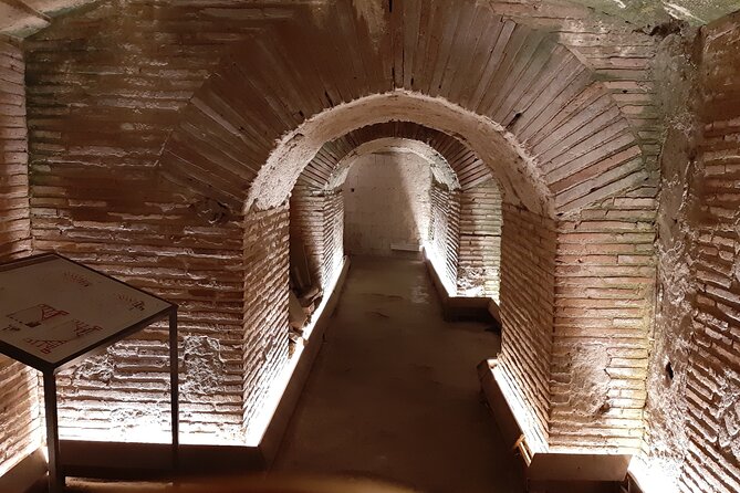 Naples: City Center Walking Tour with Underground Naples - A 3.5-hour plan that goes from Naples street life to the underworld