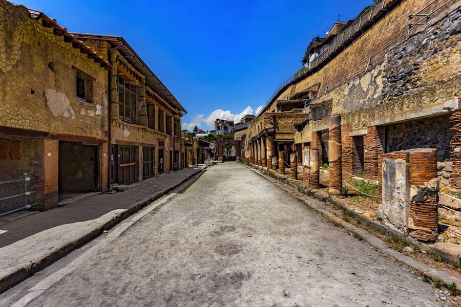 Naples: City Pass with guided tours, Pompeii & Underground - Price and Logistics, When This Pass Feels Smart