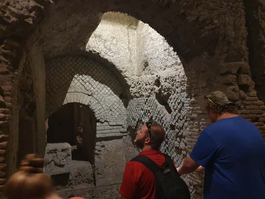 Naples: City Walking Tour w/ Underground Roman Ruins Ticket - Lunch option near Piazza Municipio and Via Toledo: when it’s worth it