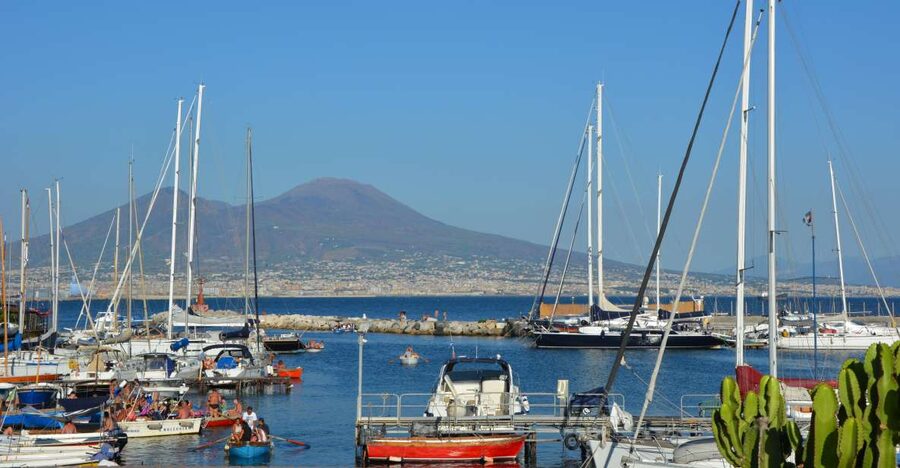 Naples: daily/weekly transport ticket, map and audio guide - Smart Audio Guide on Your Phone, Not Just Background Noise