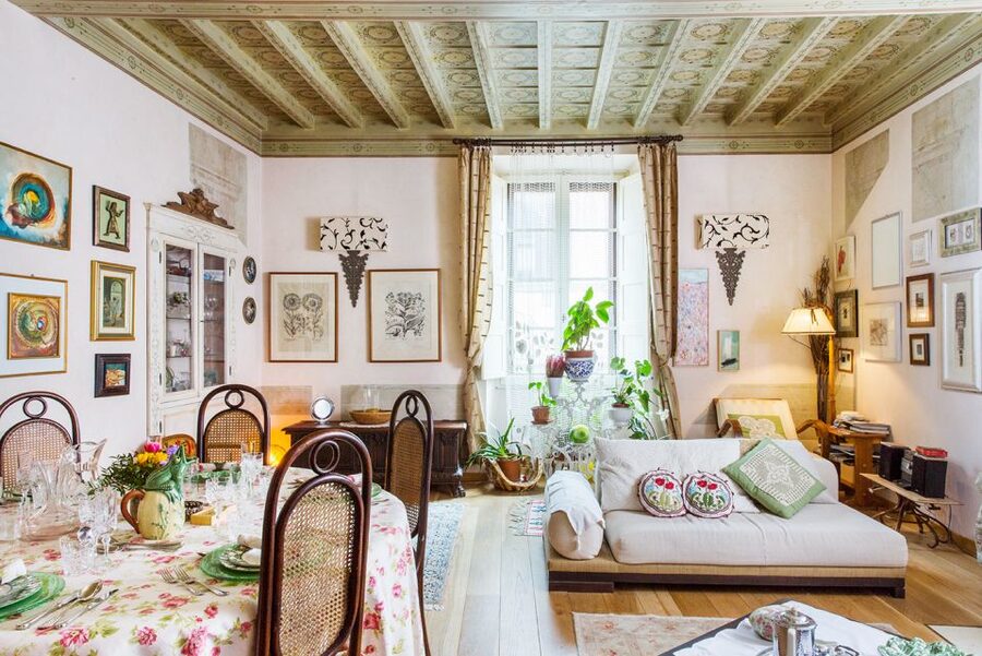 Naples: Dining Experience at a Local's Home - Drinks included: wines from regional cellars, plus coffee
