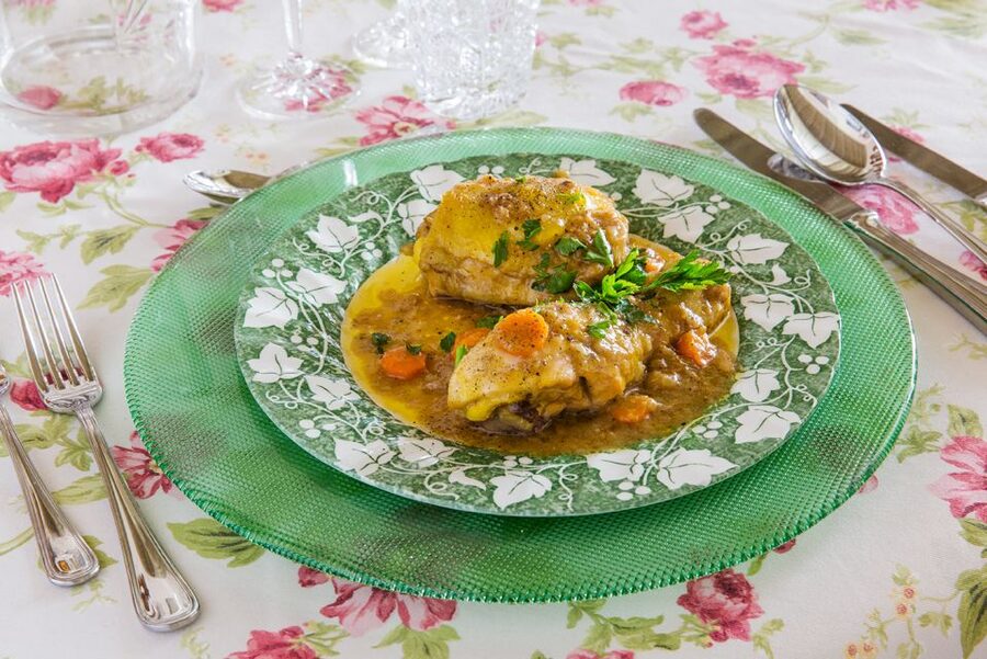 Naples: Dining Experience at a Local's Home - Language, comfort, and conversation at the table