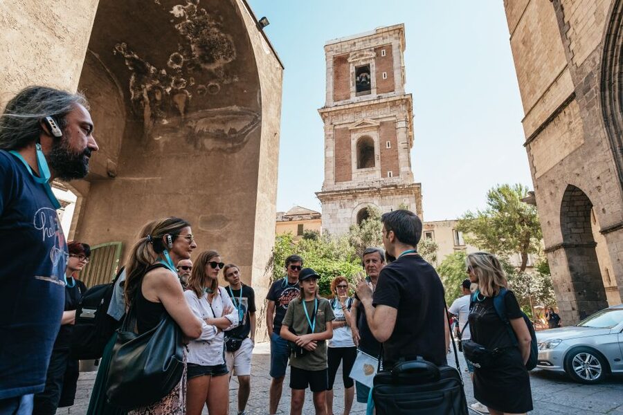 Naples: Downtown Tour with Veiled Christ & St Clare Tickets - Piazza San Domenico Maggiore and Piazza Nilo: Architecture Meets Story