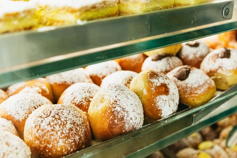 Naples: Guided Street Food Tour with Spritz - Small-group guides make or break it