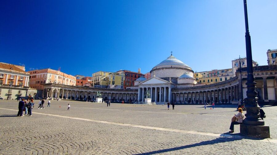 Naples: Historic Center Guided Tour with Underground Ruins - Meeting point near the Neptune fountain, and why it matters