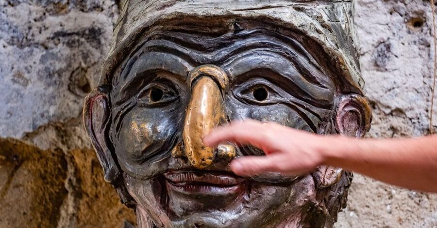 Naples: Historic Center Guided Tour with Underground Ruins - Via Toledo to Piazza del Plebiscito, getting bearings the fun way