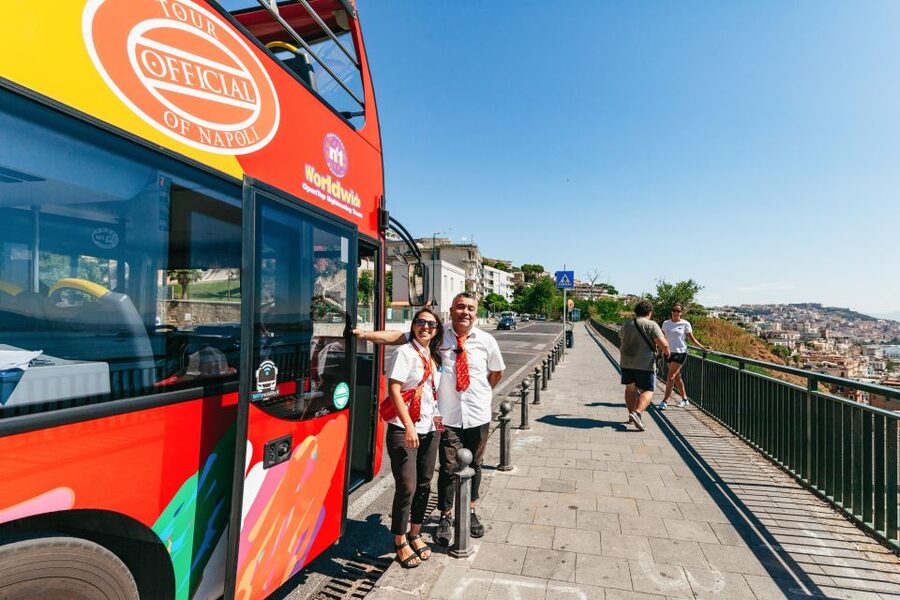 Naples: Hop-on Hop-off Bus Tour 24-Hour Ticket - The best starting spot: Piazza Municipio, right by Castel Nuovo