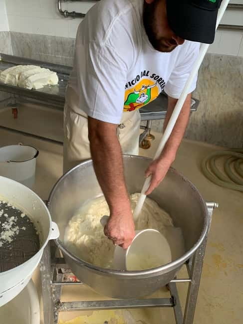 Naples: Mozzarella experience - Getting there from Rione Alto: simple, metro-friendly, and not time-consuming