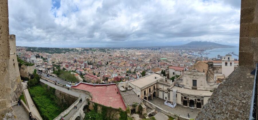 Naples Panoramic walking tour thourgh La Pedamentina scale - Getting your bearings: Montesanto Station to the funicular ride