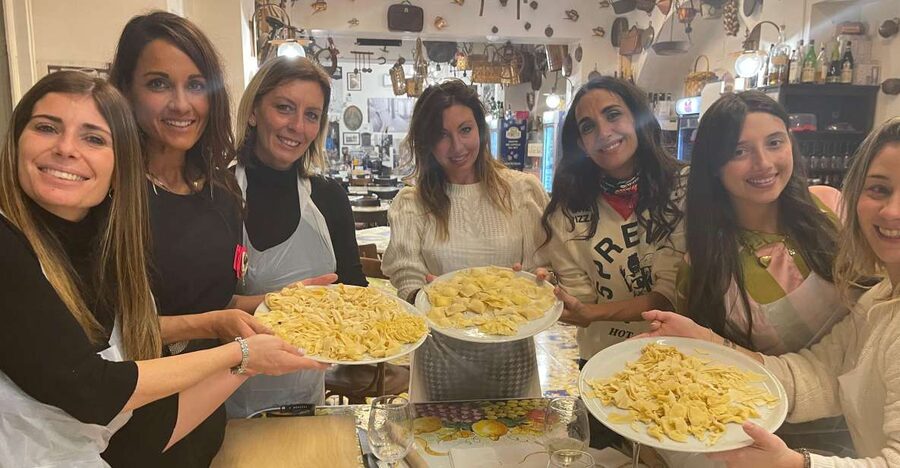 Naples: Pasta Cooking Class with Tiramisù and a Drink - Drinks, Bruschetta, and the Naples Dinner Table Moment