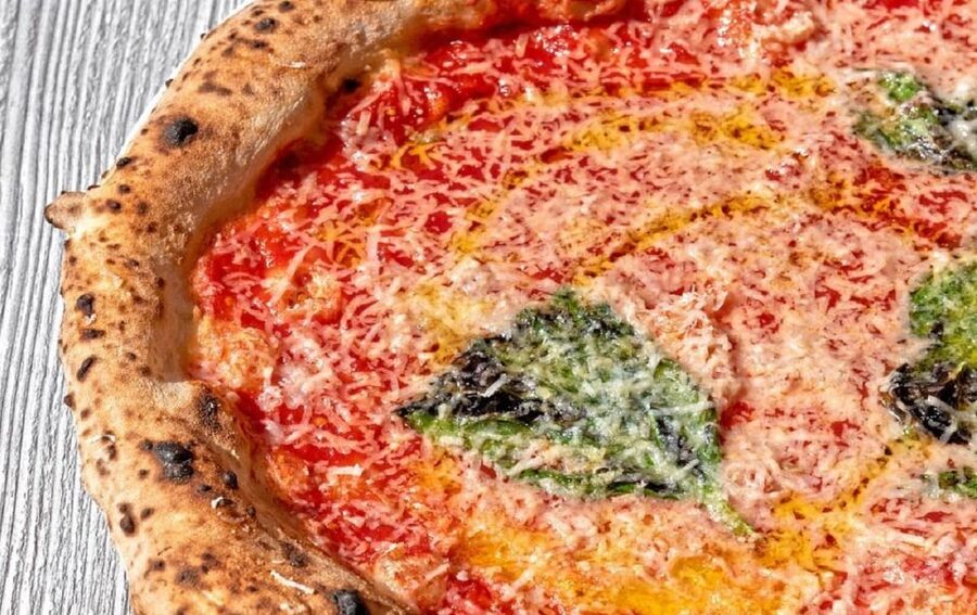 Naples: Pizza tasting gourmet experience - Two classic pizzas, and the point of using named ingredients