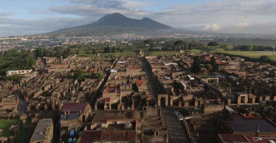 Naples: Pompeii and Herculaneum Tour with Tickets and Lunch - Lunch Inside the Day: A Break That Keeps the Ruins Enjoyable