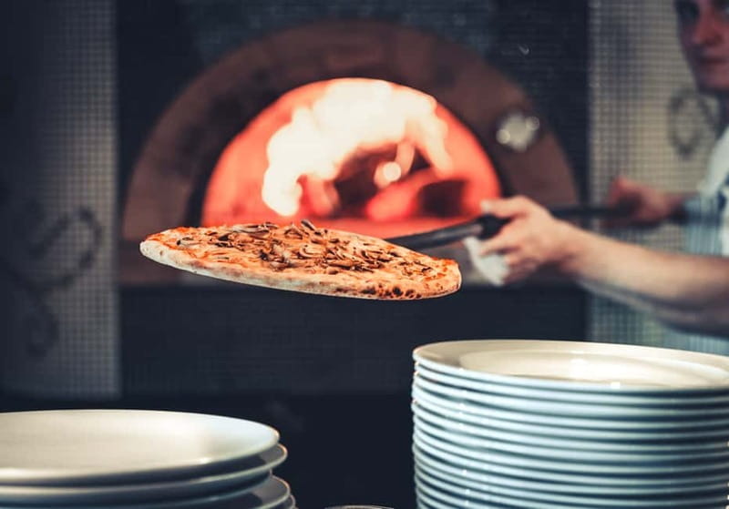 Naples: Premium Pizza-Making Class at a Pizzeria - The people who make it work: guides, translators, and pizzaioli