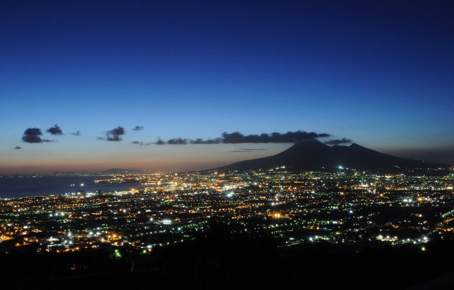 Naples: romantic dinner on the rooftop terrace - Rooftop Views Over the Gulf of Naples, With Vesuvius in the Picture