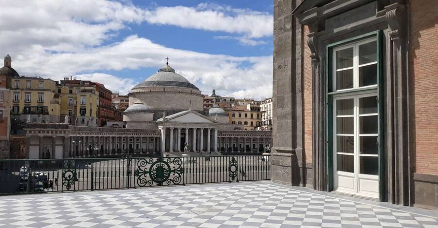 Naples: Royal Palace and Spanish Quarter Private Tour - Inside the royal court: paintings, tapestries, and rooms you can actually see