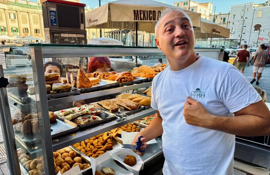 Naples: Secret Food Tour with Local Guide - Major Decumano and Via dei Tribunali: fried street food on the move