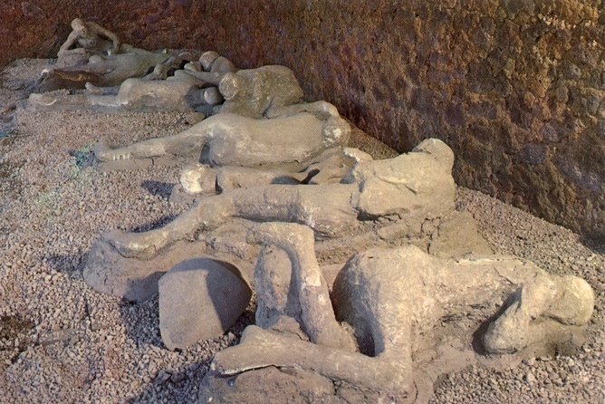 Naples Shore Excursion: Naples City and Pompeii Half Day Sightseeing Tour - Piazza del Plebiscito and St Francesco di Paola, the Naples highlights without the marathon