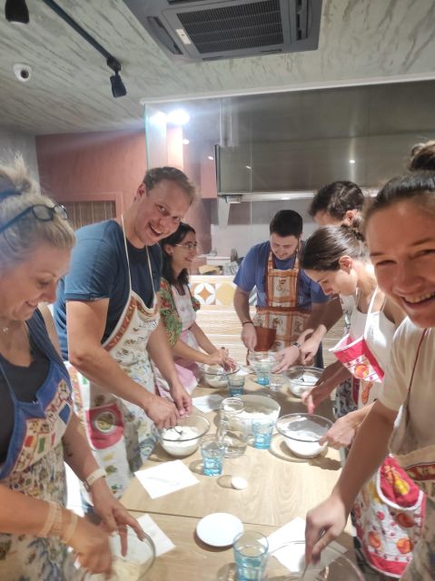 Naples: Small Group Pizza Making with Drink Included - The 1-hour itinerary: from dough basics to the cornicione