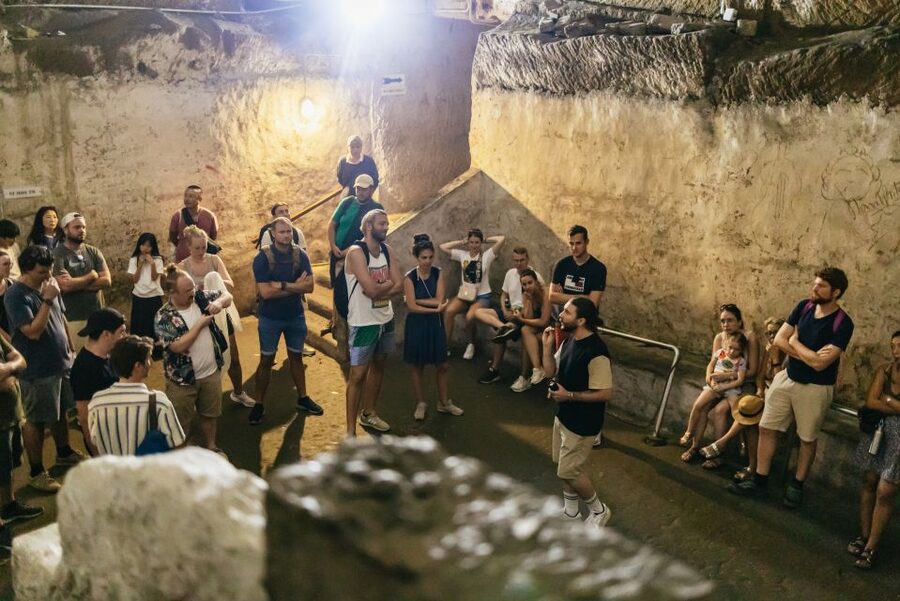 Naples: Spanish Quarters Underground Guided Tour - Your Guide and Group Experience: Humor, Pacing, and Real Storytelling
