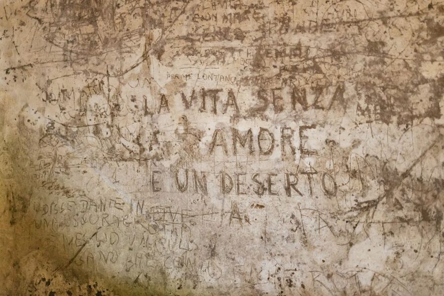 Naples: Spanish Quarters Underground Guided Tour - Practicalities That Actually Matter: Shoes, Stairs, Time, and Language