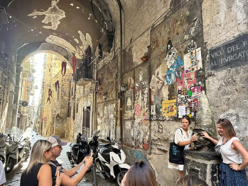 Naples: Street Food and Guided Sightseeing Walking Tour - Spritz and limoncello tastings: pacing the drinks like a local