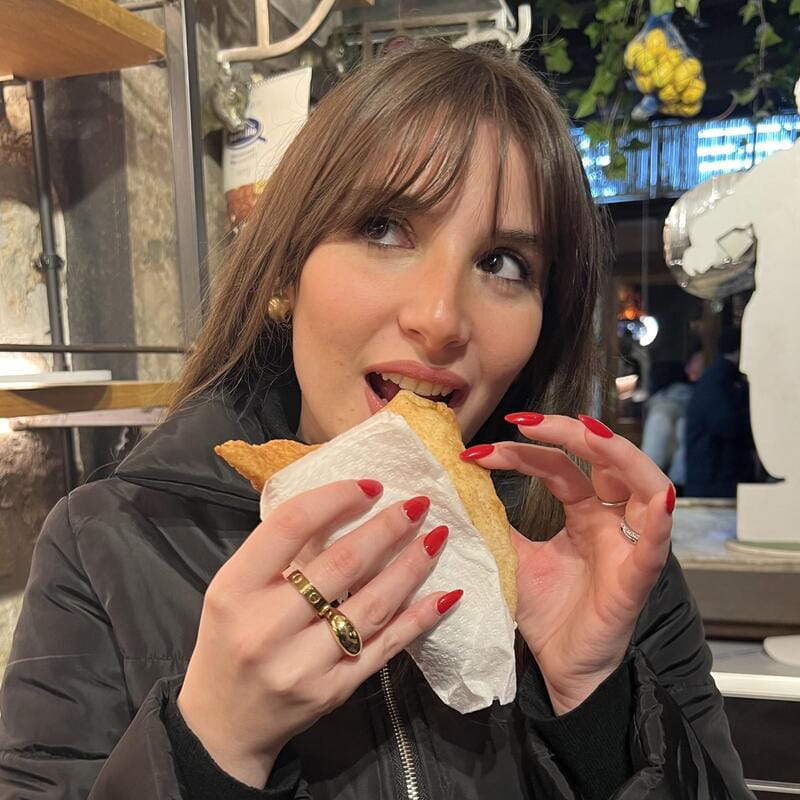 Naples: Street Food Walking Tour with Local Guide - Pizza a portafoglio and pizza fritta: two Neapolitan classics with different jobs