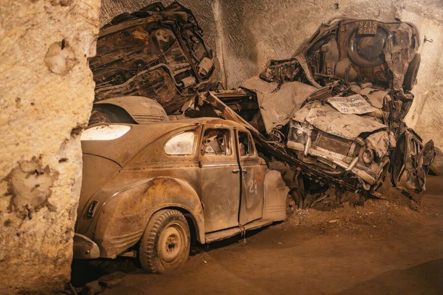 Naples: The Bourbon Tunnel Guided Tour with Entrance Ticket - Fascist-Era Statues and the Recovered Cars and Motorcycles
