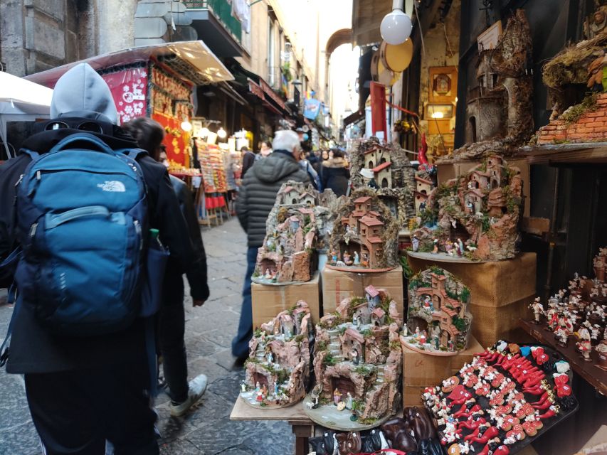 Naples: the magic of Christmas and Nativity scenes - Finishing on Via San Gregorio Armeno, where presepi artisans work