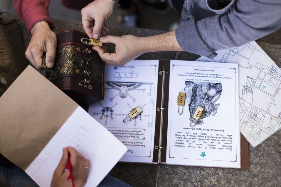 Naples: The Path of the Immortals Treasure Hunt Walking Tour - Piazza del Gesù Nuovo: First Clues in a Live-In Piazza