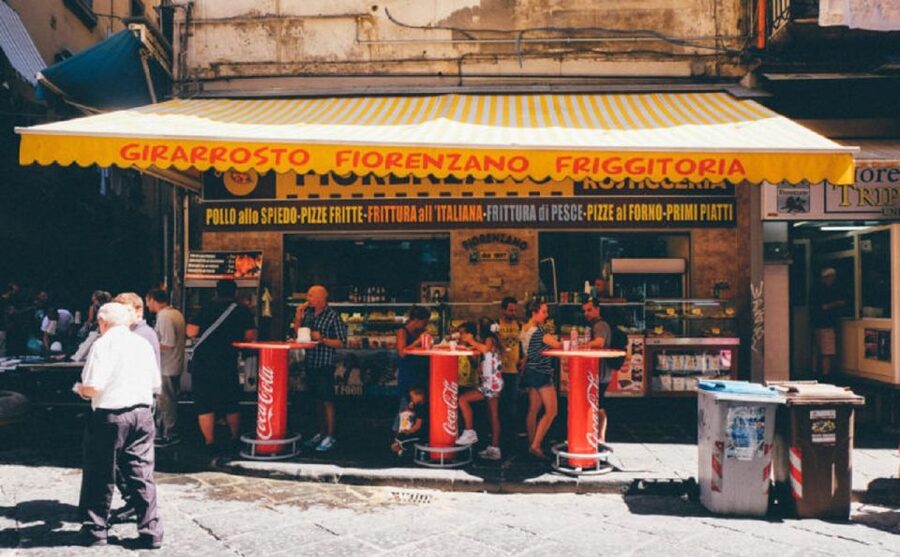 Naples: The Spanish Quarters, Street Art and Local Market - Quartieri Spagnoli: The Spanish Quarter, Street Art, and Hanging Linins