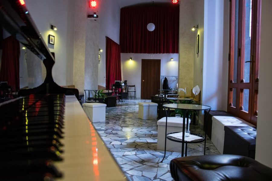 Naples: Traditional Neapolitan Music Concert - The sound: passionate performers, no microphones, and a real sense of closeness