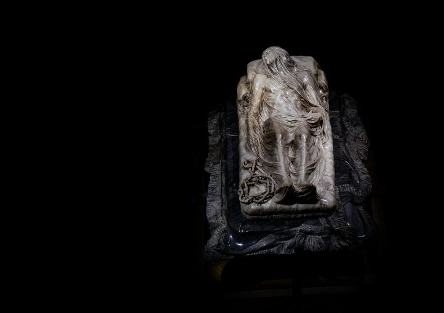 Naples Veiled Christ OR 3D Caravaggio: sculpture guided tour - Sant’Anna dei Lombardi complex: Renaissance sculpture with breathing room