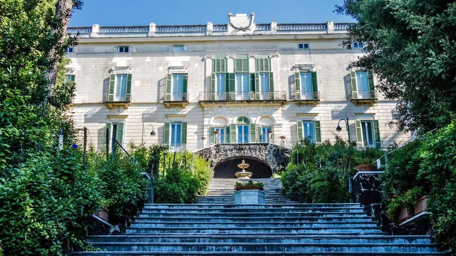 Naples: Vomero, Chiaia private tour with funicular railway - Funicular viewpoints: the smartest way to see Naples from above