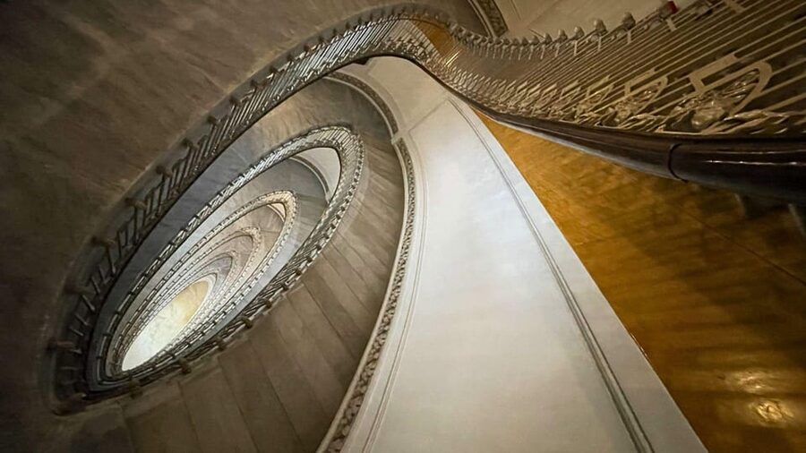 Naples: Vomero, Chiaia private tour with funicular railway - Palazzo Mannajuolo: the helical marble staircase stop