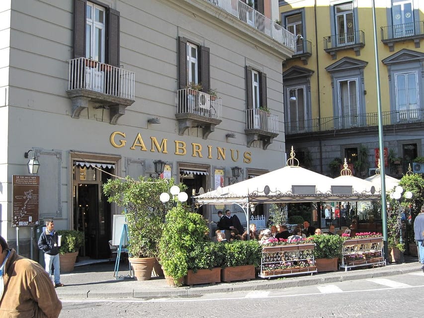 Naples: walk through the city's alleys with local guide - Meeting at McDonald’s Napoli Medina, then getting your bearings fast