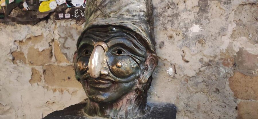 Naples Walking Tour: Old Town and Spaccanapoli - Food tasting and headset audio: small inclusions that change the experience