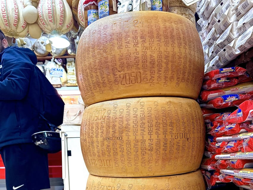 No Diet Club - Unique Food Tour in Napoli with many Tastings - The guide’s job: humor plus practical Naples advice